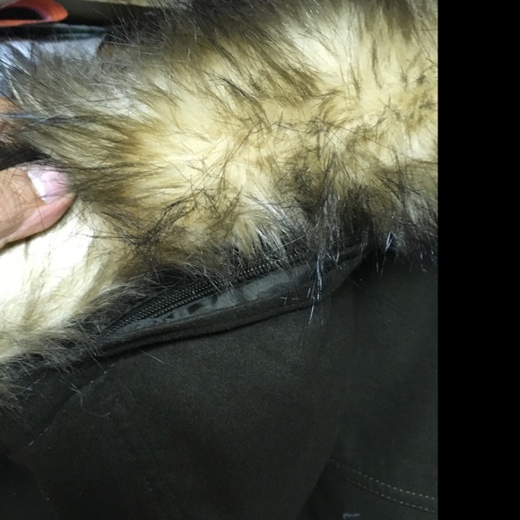 Stylish fur lined hood, wool coat with rear kick joint - Picture 5 of 6